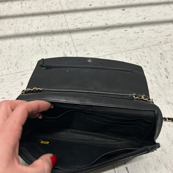 Preloved CHANEL wallet on chain. Early 2000’s. Black caviar leather. - Picture 3 of 5